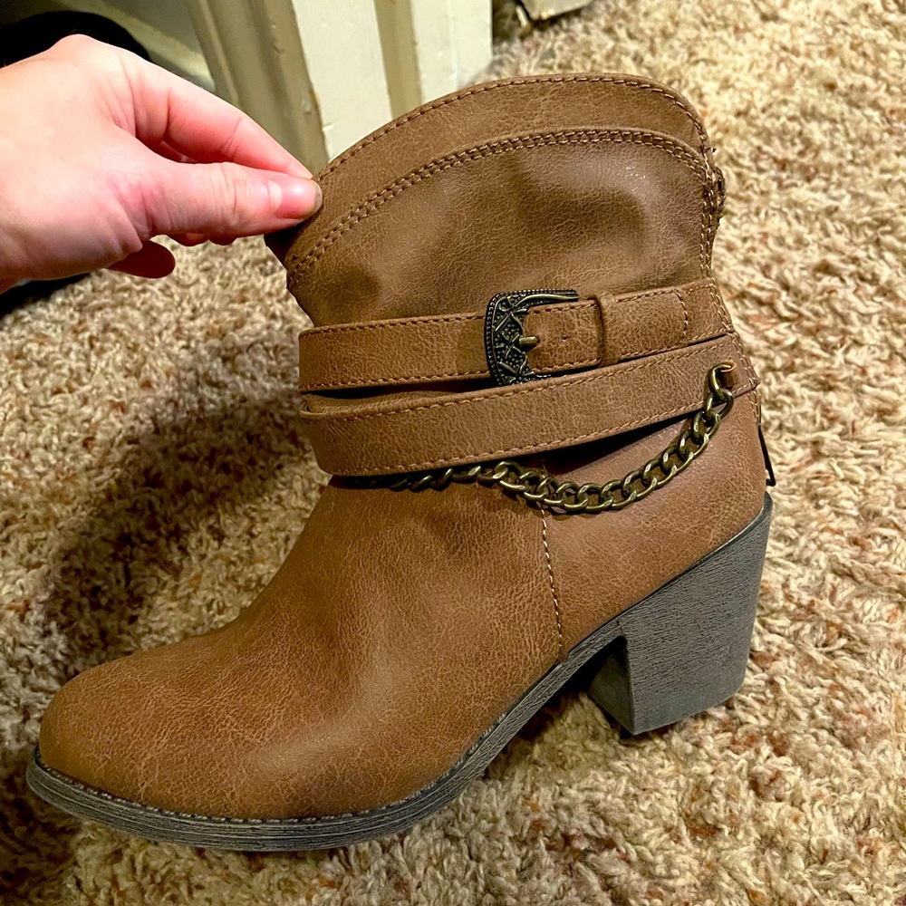 Brand New size 6 Brown Booties